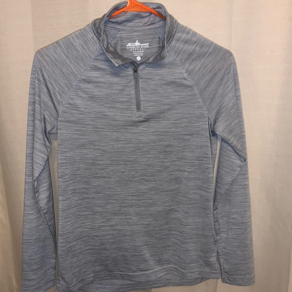 Cute light weight heathered grey top